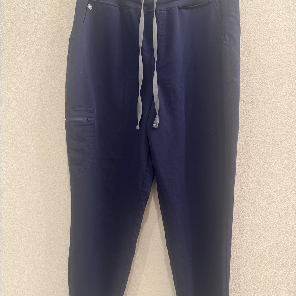 2 FIGS Jogger Srubs